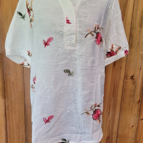 White Floral Embroidered Blouse - Picture 2 of 15
